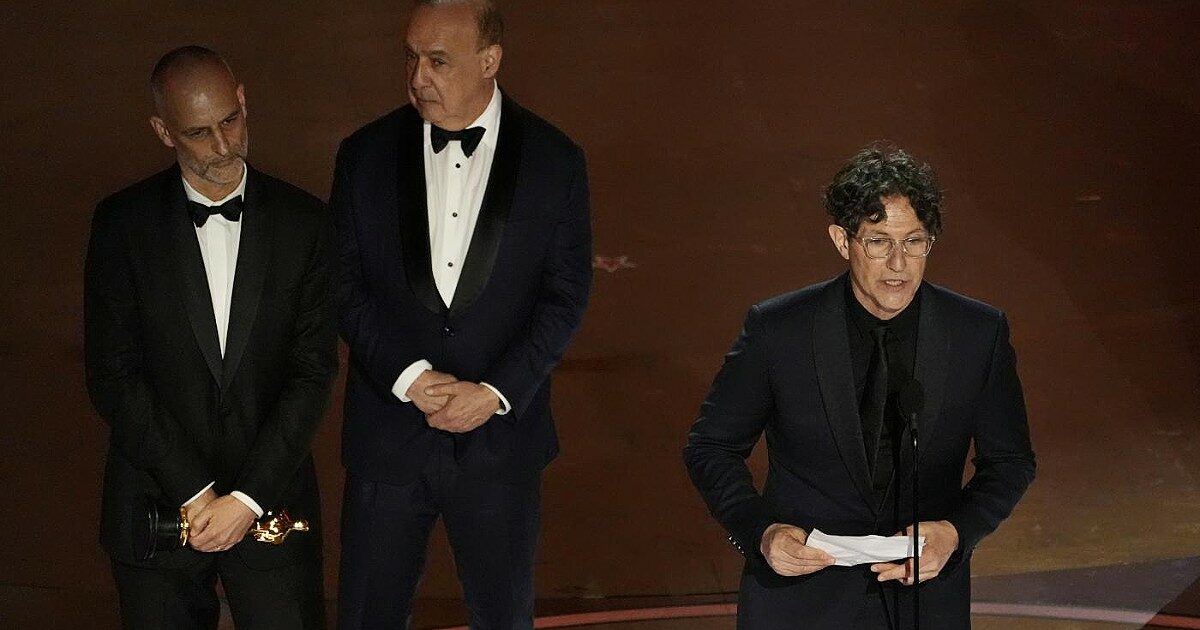 Oltre mille artisti e creativi ebrei di Hollywood contro il discorso di Glazer agli Oscar 2024: “No all’equivalenza tra nazismo e Israele”