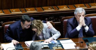 Copertina di Meloni alla Camera abbraccia Salvini (che poi se ne va). E alle opposizioni: “Vi vedo nervosi”. Conte: “Lei ci porta alla guerra mondiale”