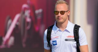 Copertina di L’ex pilota russo Nikita Mazepin tolto dalla blacklist Ue: per via delle sanzioni ha perso il posto in F1