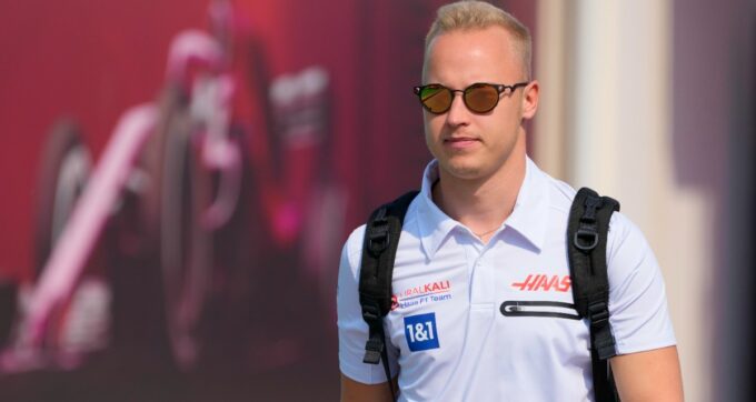 L’ex pilota russo Nikita Mazepin tolto dalla blacklist Ue: per via delle sanzioni ha perso il posto in F1
