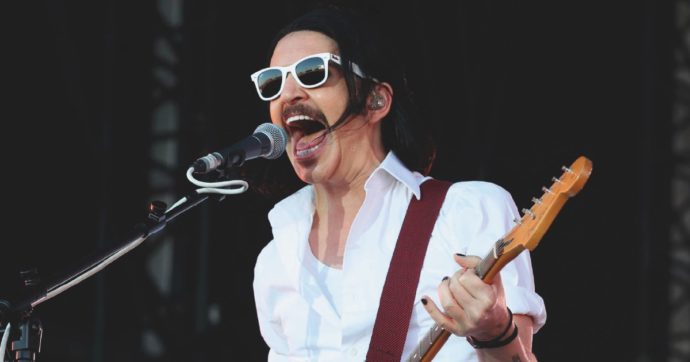 Diede della “fascista” a Meloni: Brian Molko, cantante dei “Placebo”, va verso il processo