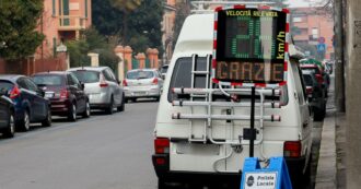 Copertina di Bologna Città 30, nei primi due mesi calano gli incidenti (-16,6%): 73 persone ferite in meno