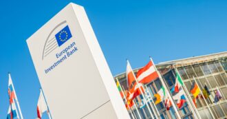 Copertina di Anche il Consiglio Ue chiede alla Banca europea degli investimenti di mettere l’elmetto e finanziare l’industria della difesa