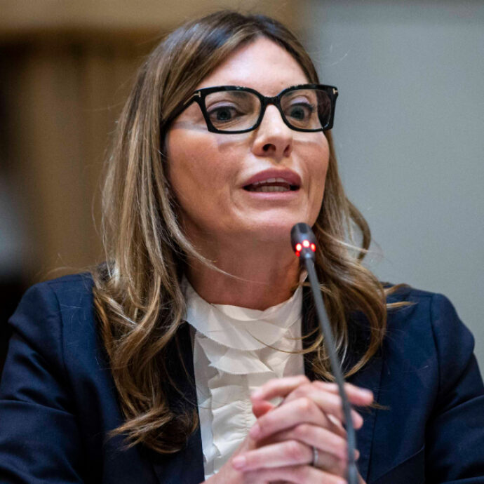 Caso Almasri, indagata Bartolozzi: la capa di gabinetto di Nordio sotto inchiesta per false informazioni al pm