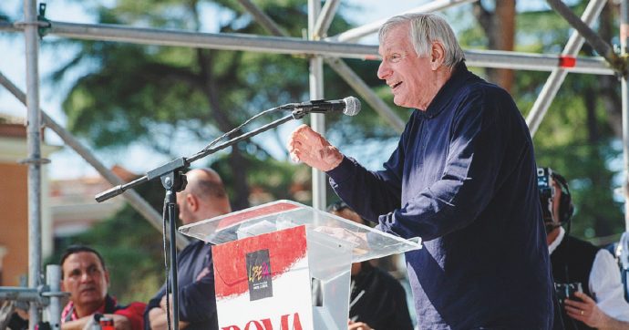 I 100mila di Libera  cingono il sindaco: “È un galantuomo”