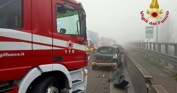 Piacenza, incidente sull’autostrada A1 tra un’auto e due mezzi pesanti: il bilancio è di due morti e sei feriti