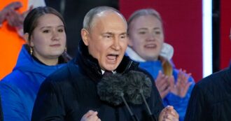 Copertina di Strage a Mosca, Putin ammette: “Compiuta da radicali islamisti”. Ma evoca il ruolo di Kiev come “mandante”: “Chi ne trae beneficio?”