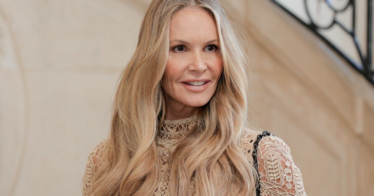 “Bevevo shot di vodka dopo aver messo a letto i miei figli poi mi infilavo le dita in gola e mi assicuravo di vomitare tre volte”: Elle Macpherson racconta il difficile passato