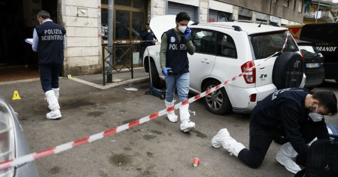 Spari in strada a Roma: gambizzato un 55enne in zona Magliana. Indaga l’Antimafia