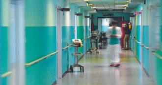 Copertina di Scuole di specializzazione fuorilegge:  giovani medici in corsia senza pratica