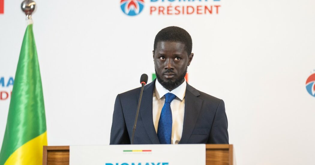 Il candidato dell’opposizione Faye è il nuovo presidente del Senegal: vuole la revisione dei contratti energetici e l’uscita dal franco Cfa