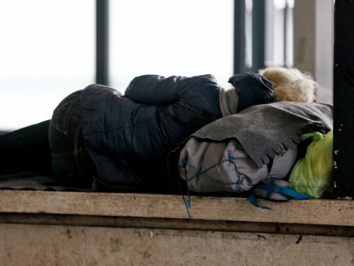 Verona, le associazioni a Tommasi: “Cambiare la norma sui senzatetto, risale all’epoca Tosi”