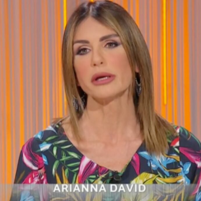 Arianna David e la lotta contro l’anoressia: “Peso 46 chili e indosso la taglia da bambina. Sono 30 anni che faccio la fame ed è una sofferenza”