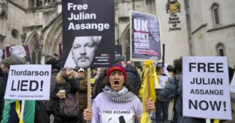 Copertina di Julian Assange, prosegue la caccia: ma Londra si vergogna e fa una pausa