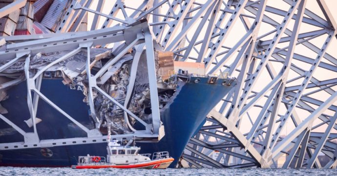 Baltimora, cargo urta ponte e lo butta giù: 6 dispersi. “Lanciato Sos prima del  crollo”