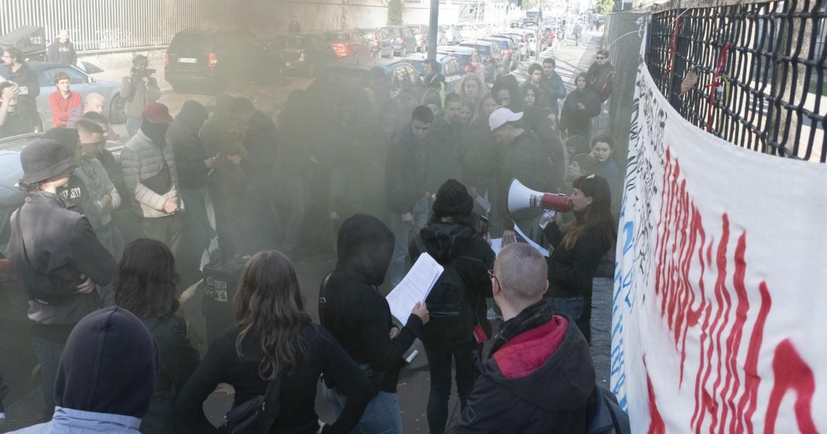 Milano, studenti a rischio sospensione grave per l’occupazione dell’Istituto Severi Correnti. Uno dei genitori: “Accuse non dimostrate”