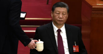 Copertina di La Cina ricorre al Wto contro i sussidi Usa alle auto elettrico. Xi Jinping incontra i manager americani