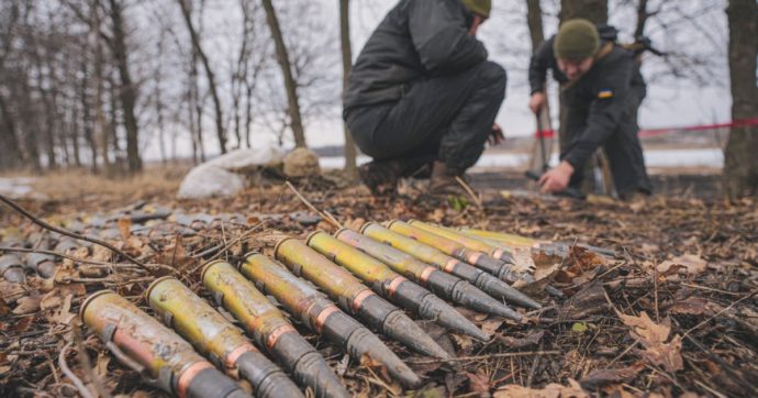 Copertina di Armi a Kiev. Non solo munizioni. Pure agenti chimici, tossici e radioattivi