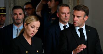 Copertina di Truppe Nato in Ucraina, Meloni contro Macron: ‘Non condivido le sue parole. Si deve essere muscolari nei fatti, non negli atteggiamenti’