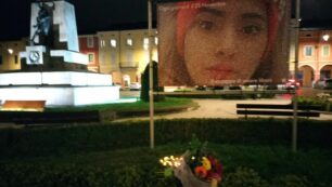 Copertina di A Novellara il funerale in forma privata di Saman Abbas. Il fratello: “Sei sempre stata la più coraggiosa”