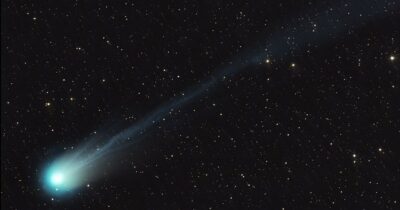 Copertina di La cometa “cornuta” in arrivo a Pasqua: lo spettacolo celeste che si ripete dopo 70 anni