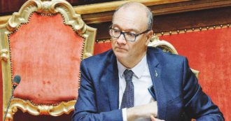 Copertina di Valditara: “In classe maggioranza di alunni sia italiana”. Pd: “Ora la legge lo impedisce”