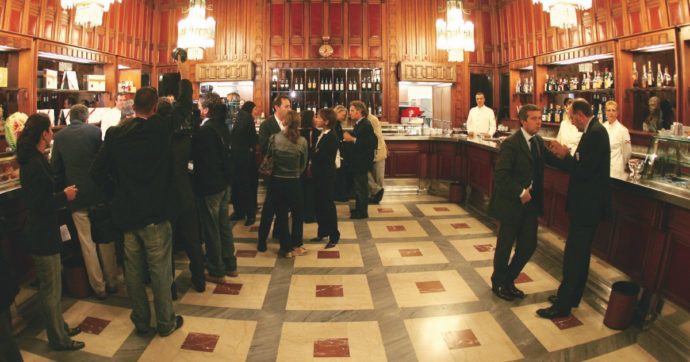 Buvette e parcheggi: la Camera diventa Spa (e nessuno controlla)