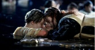Copertina di Venduto all’asta per oltre 700 mila dollari l’asse di legno galleggiante che ha salvato Rose/Kate Winslet in Titanic