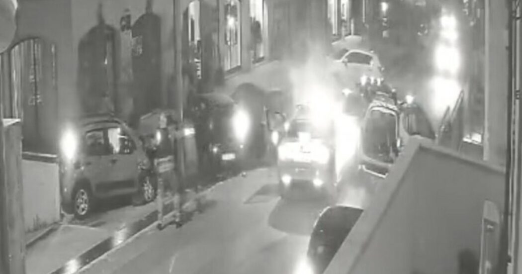 Non si ferma all’alt e si schianta contro auto della polizia: l’inseguimento a Reggio Calabria