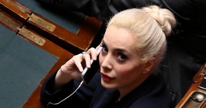 40 mila euro a FI: c’è il congresso e Fascina fa “regali”