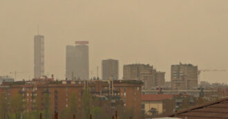 Copertina di Il pulviscolo sahariano arriva anche a Milano: il cielo tinto di giallo visto dalla periferia – Video
