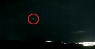Copertina di “L’oggetto misterioso che ha sorvolato i cieli della Spagna era un satellite di Elon Musk”