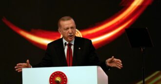 Copertina di Turchia, Erdogan critica l’Unione per non avergli aperto le porte ma intanto trasforma tutte le chiese in moschee