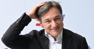 Copertina di Fabio Caressa: “Il vomito per la tartaruga, la solita omertà nel calcio e la sorpresa di De Rossi”