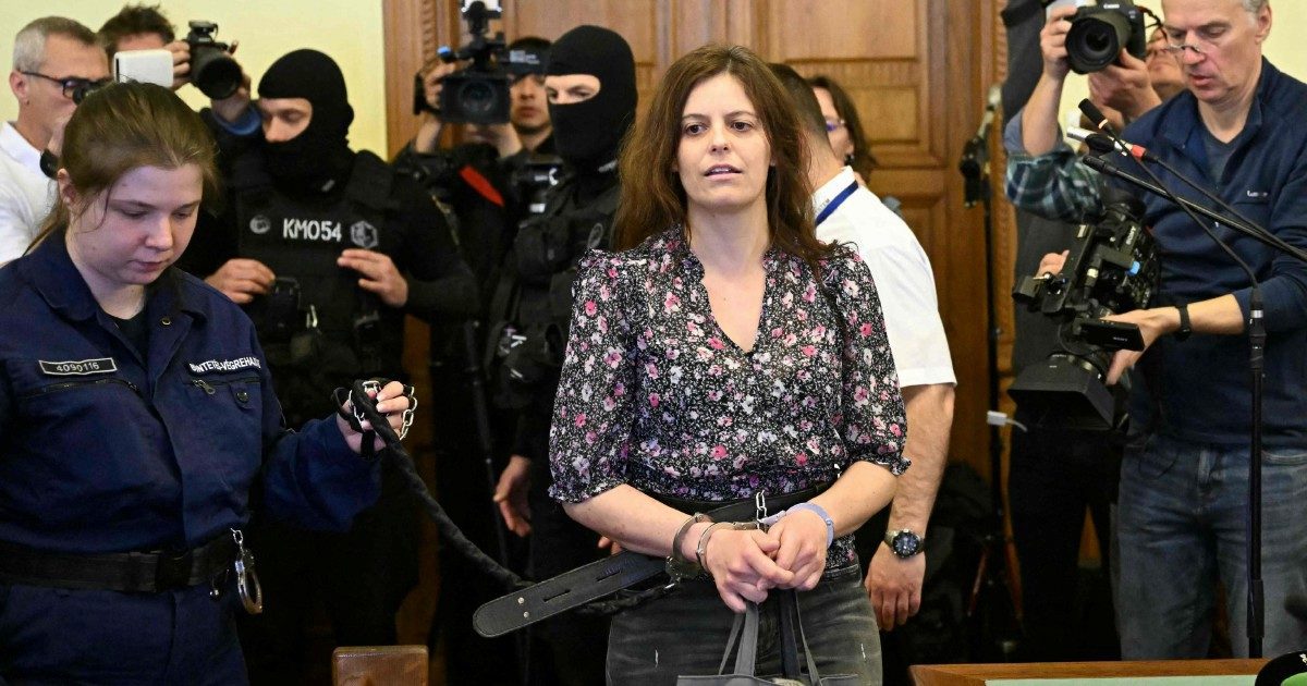 Ilaria Salis agli arresti domiciliari a Budapest, accolto il ricorso dei legali: avrà braccialetto elettronico
