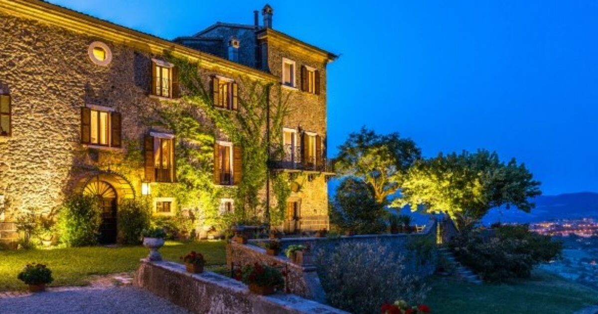 Dormire in un castello? Ecco i 10 indirizzi per una vacanza da fiaba in Italia