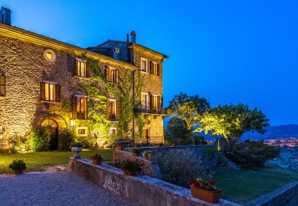 Dormire in un castello? Ecco i 10 indirizzi per una vacanza da fiaba in Italia