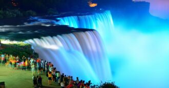 Copertina di Eclissi solare totale dell’8 aprile, scatta lo stato d’emergenza alle cascate del Niagara: è l'”evento di una vita”, attese un milione di persone