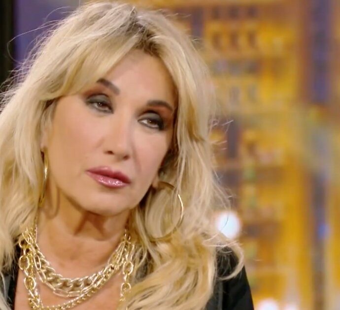 Simona Tagli rivela: “Ho fatto voto di castità per non perdere l’affidamento di mia figlia”