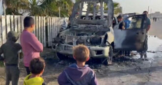 Copertina di Gaza, il video dell’auto della ong statunitense distrutta dal raid aereo israeliano