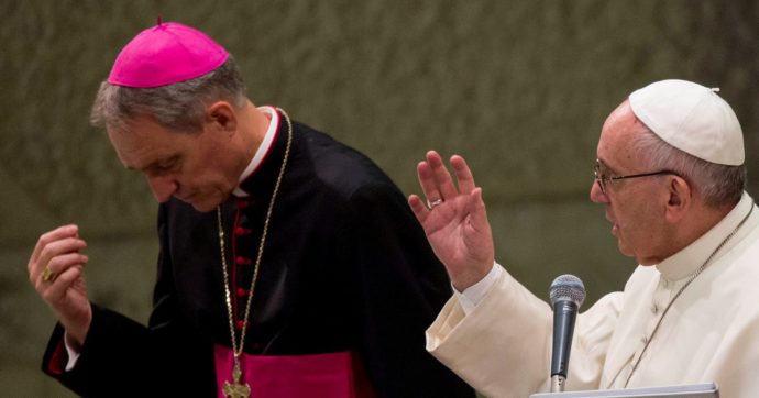 Copertina di “Da padre Georg niente umanità, Ratzinger mi difese dai cardinali”