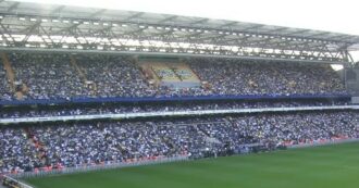 Copertina di L’ultimatum del Fenerbahçe al calcio turco: l’impressionante assemblea con oltre 25mila tifosi e la scelta di restare (per ora) in Süper Lig