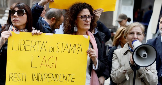 Agi, alla protesta contro la vendita manifesta tutto il centrosinistra