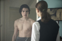 Copertina di Fabbricante di Lacrime, Simone Baldasseroni diventa attore: “Biondo di Amici è nel mio cuore, sono multitasking. Mai mollato anche se ci ho pensato”