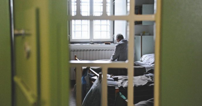 Copertina di Suicidi in carcere,   “5 mln agli psicologi”