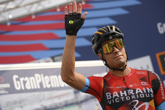 La maledizione del Giro dei Paesi Baschi, un’altra caduta: rottura della clavicola per Mikel Landa