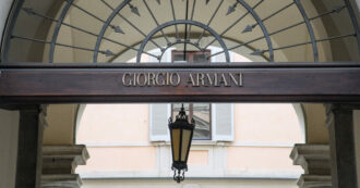 Copertina di Valori etici dichiarati ma lavoro nero e sicurezza carente: Antitrust multa Armani per 3,5 milioni. La maison si difende: “Decisione ingiusta, faremo ricorso”