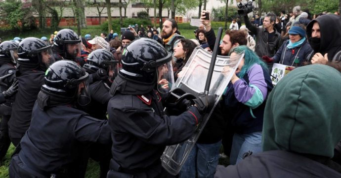 Copertina di Bologna, continua la protesta degli alberi: arrestato 19enne. I legali: “Ferito col taser”