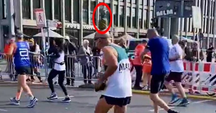 Il 70enne Moshe Lederfien correrà la mezza maratona di Berlino con un ananas in testa