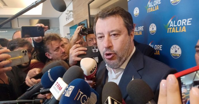 Copertina di Salvini tra selfie e canzoni: “La Lega pronta per Bari”
